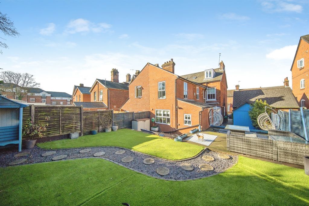 Property photo 2 of 20