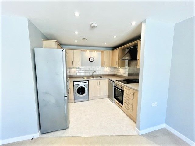 Property photo 3 of 8 Kitchen