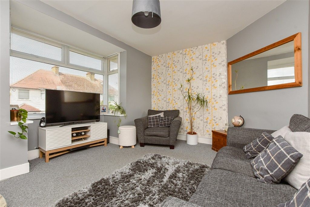 Property photo 2 of 9 Lounge