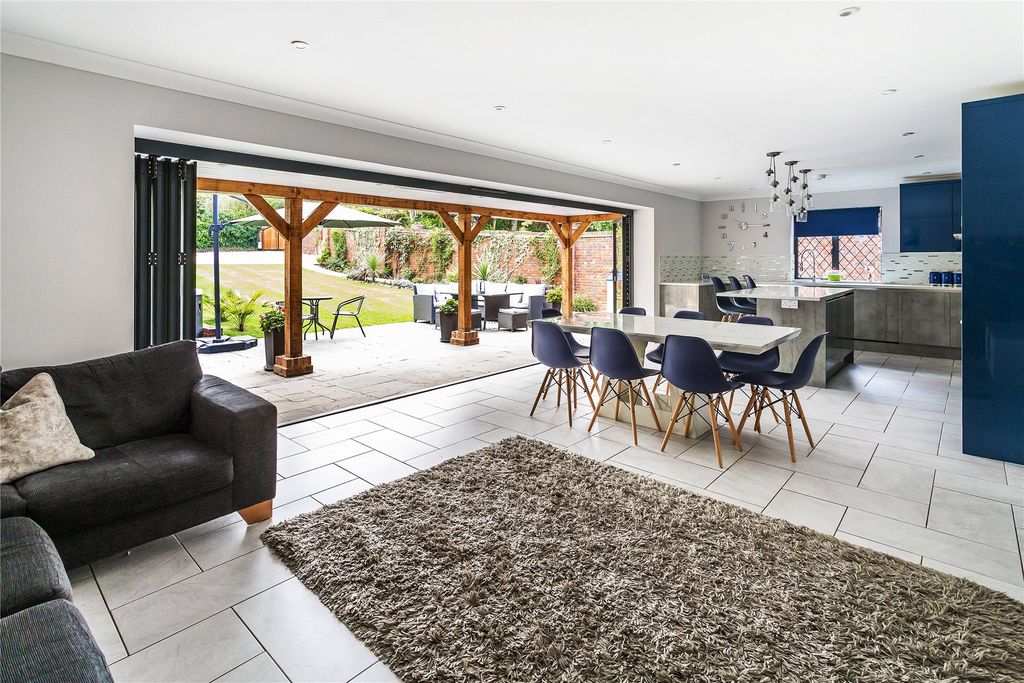 Property photo 3 of 25 Open Plan Kitchen
