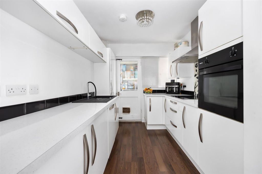 Property photo 3 of 14 Kitchen/Diner