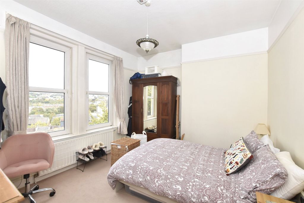 Property photo 2 of 7 Bedroom