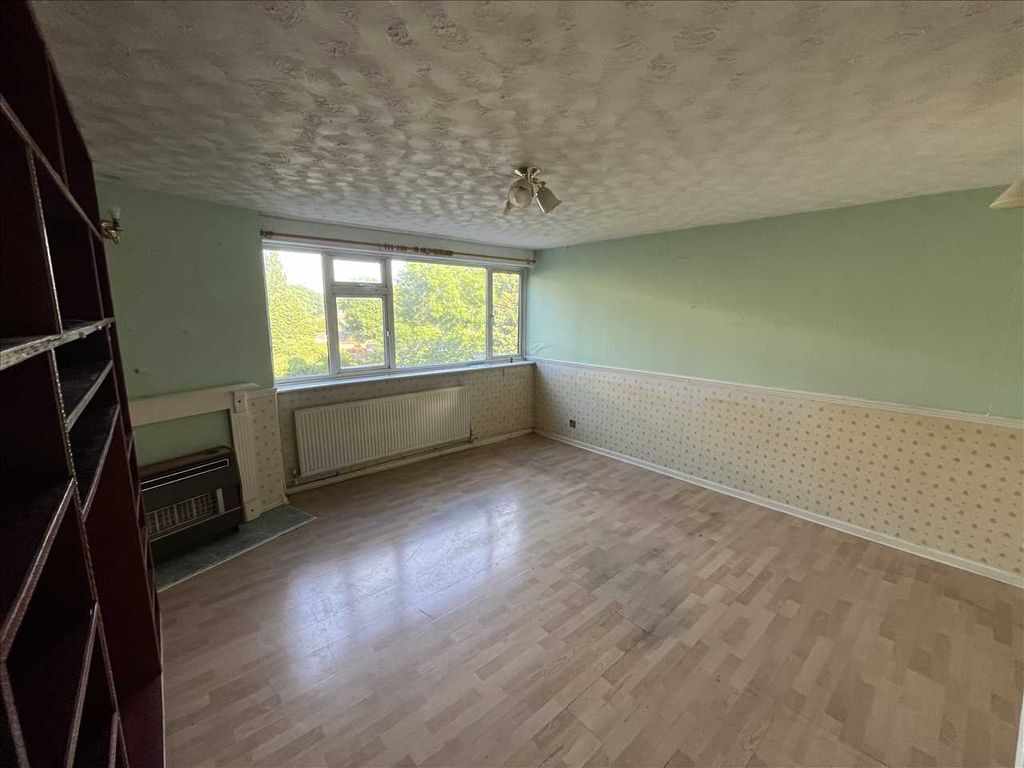 Property photo 3 of 8 Lounge