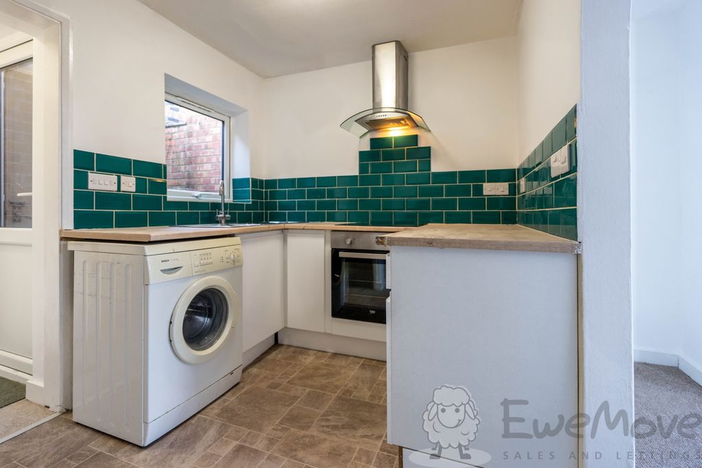 Property photo 2 of 8 Kitchen