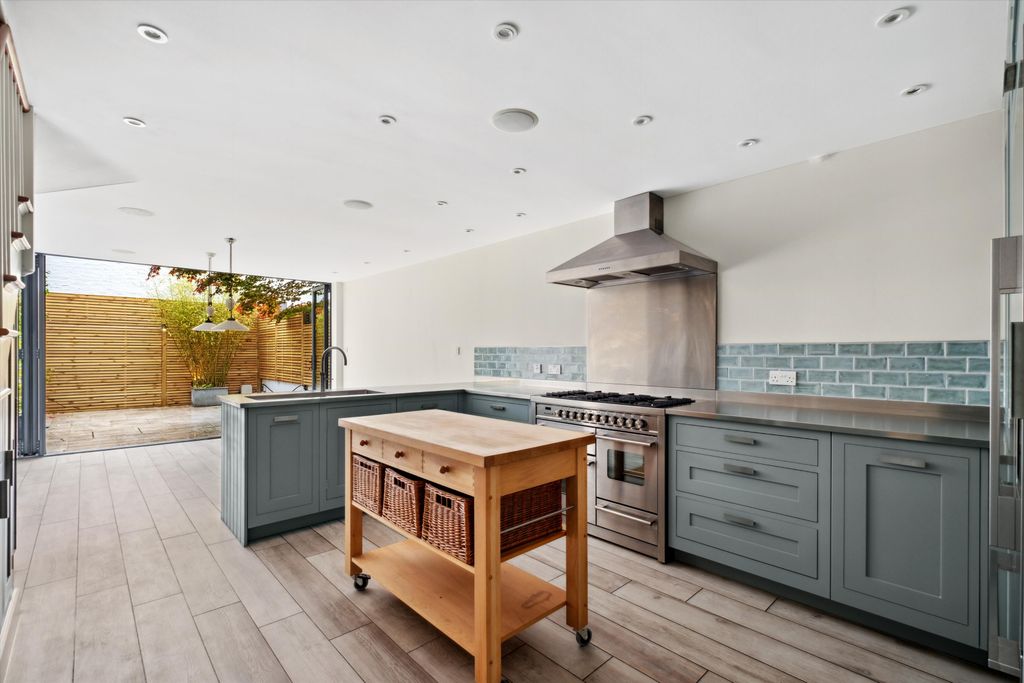 Property photo 3 of 17 Image