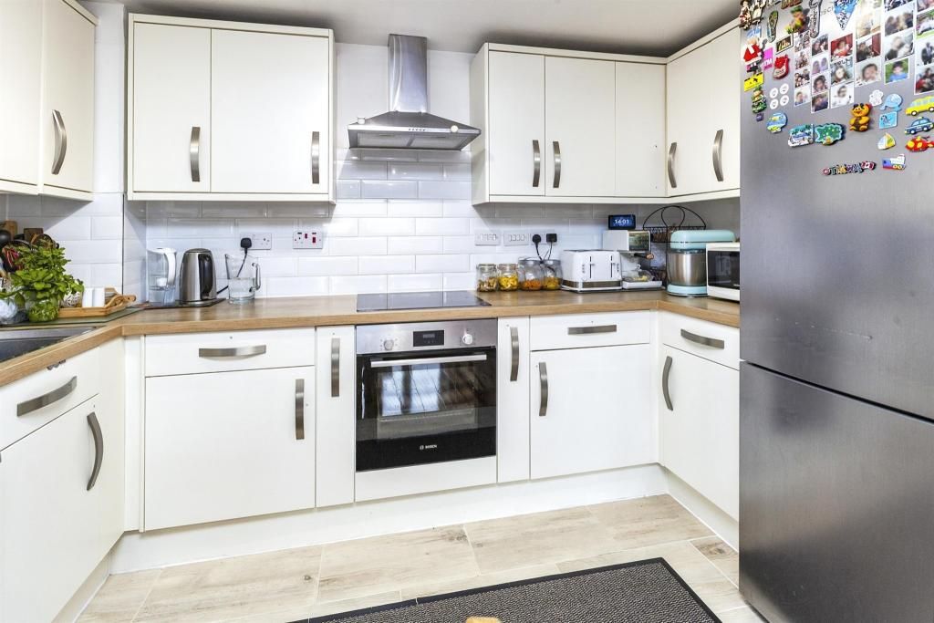 Property photo 2 of 25 Kitchen