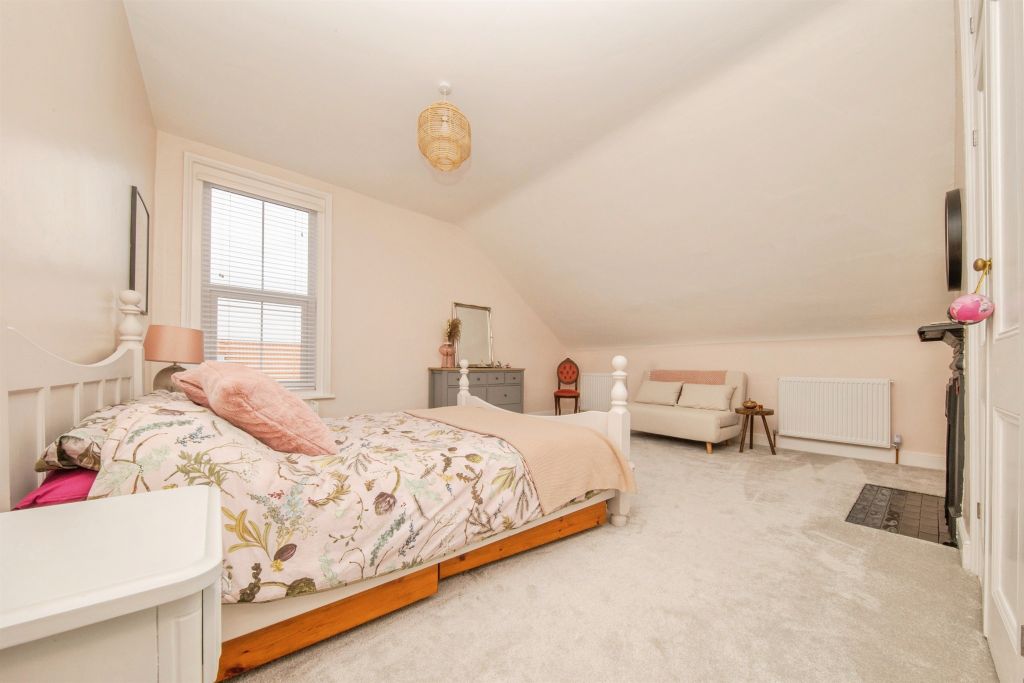 Additional image 21 of 6 bed semi-detached house for saleFronks Road, Harwich CO12
