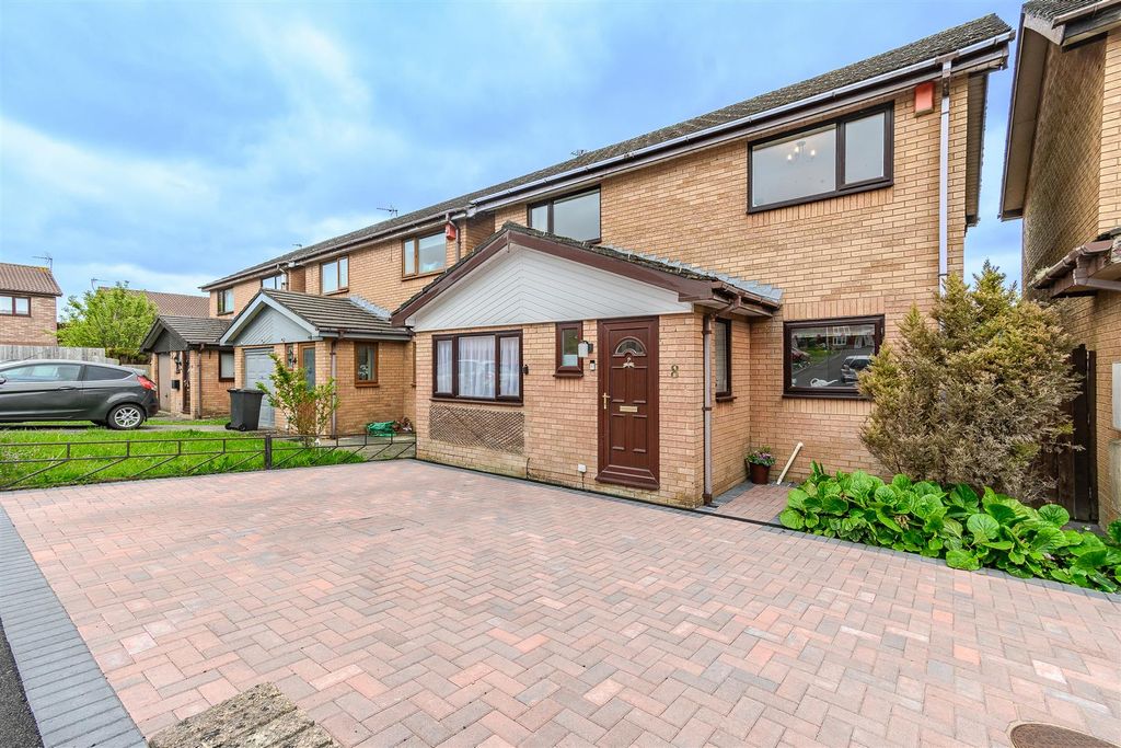 Property photo 1 of 27