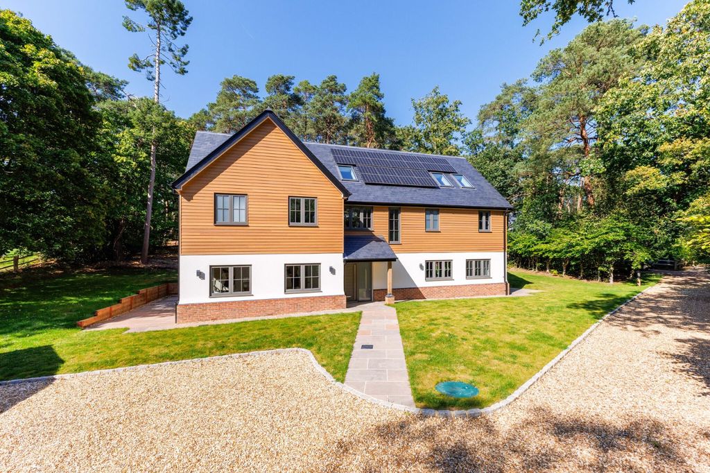 Property photo 1 of 18 Charlwood House