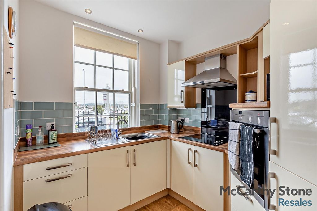 Property photo 2 of 19 Kitchen