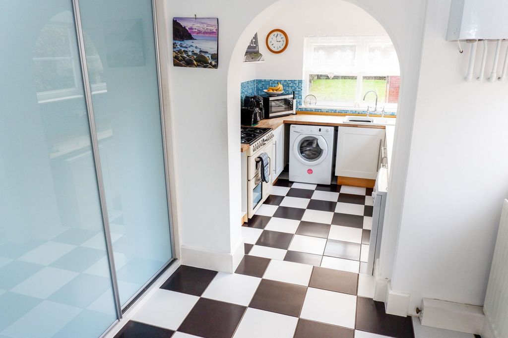 Property photo 3 of 16 Kitchen