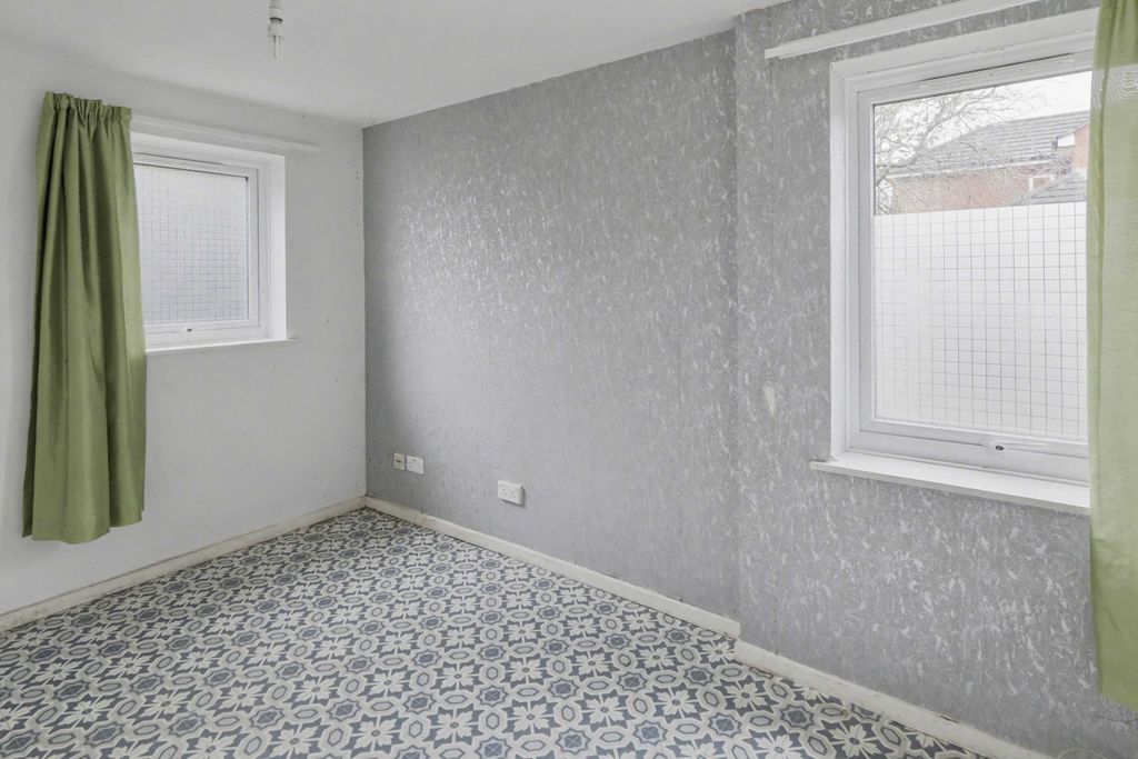 Property photo 2 of 10 Flat 21, Bedford Court, Berridge Road, Nottingham Ng7 6Fq