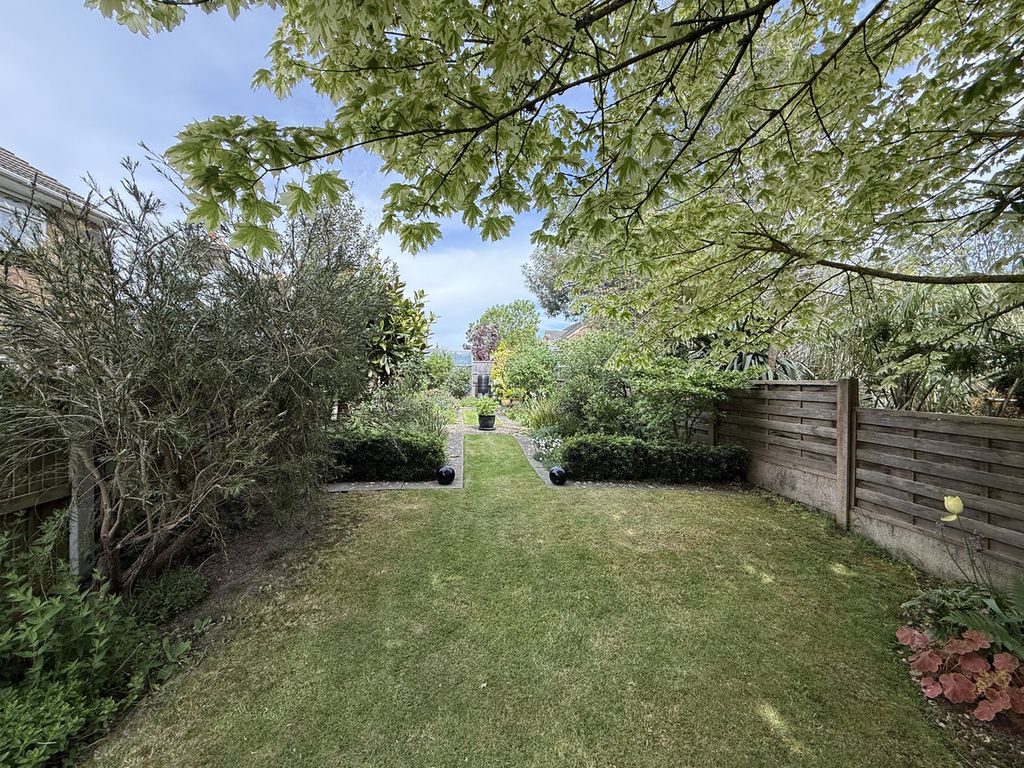 Property photo 1 of 32