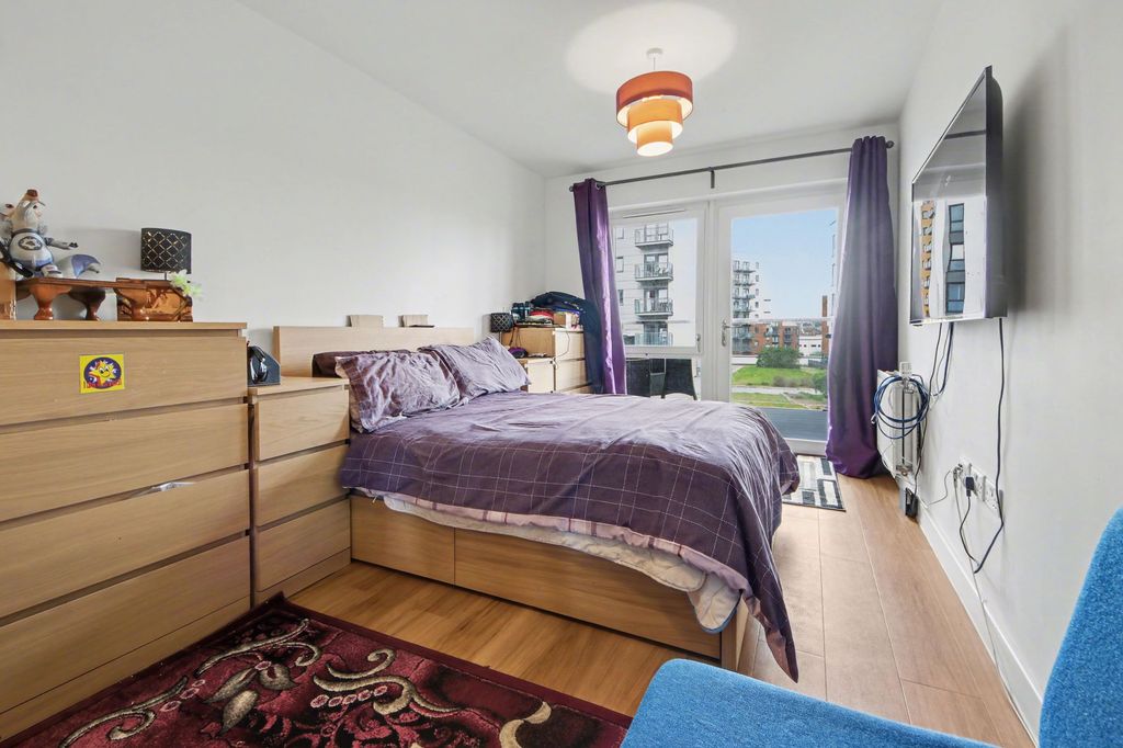 Additional image 8 of 2 bed flat for saleJohn Thornycroft Road, Centenary Quay SO19