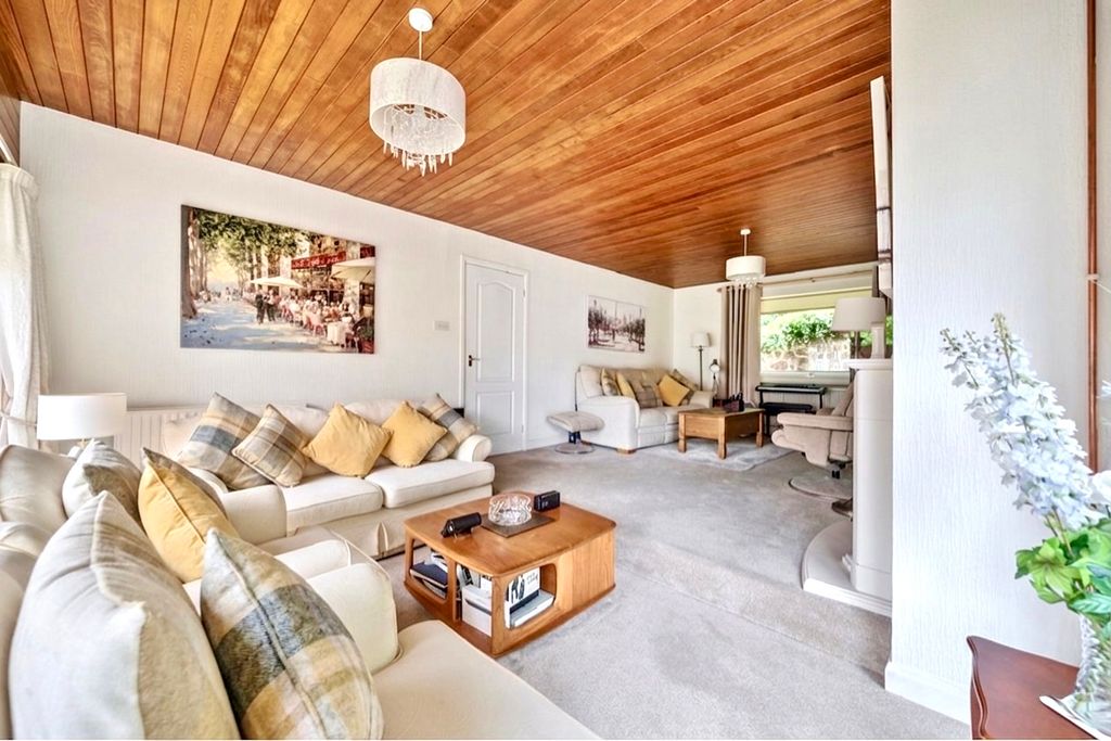Property photo 3 of 17 Sitting Room