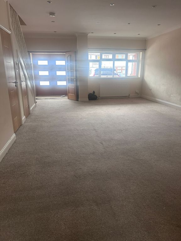 Property photo 1 of 14 5 Bed Semi-Detached House To Rent Bulstrode Avenue, Hounslow Tw3 3Ag