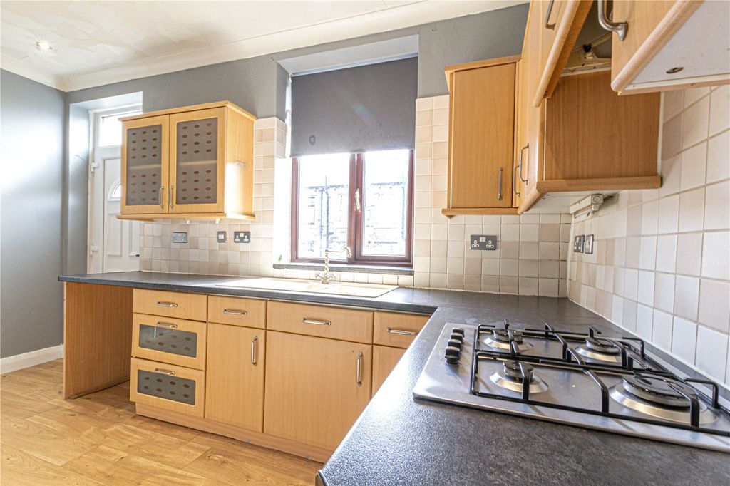 Property photo 2 of 17 Kitchen