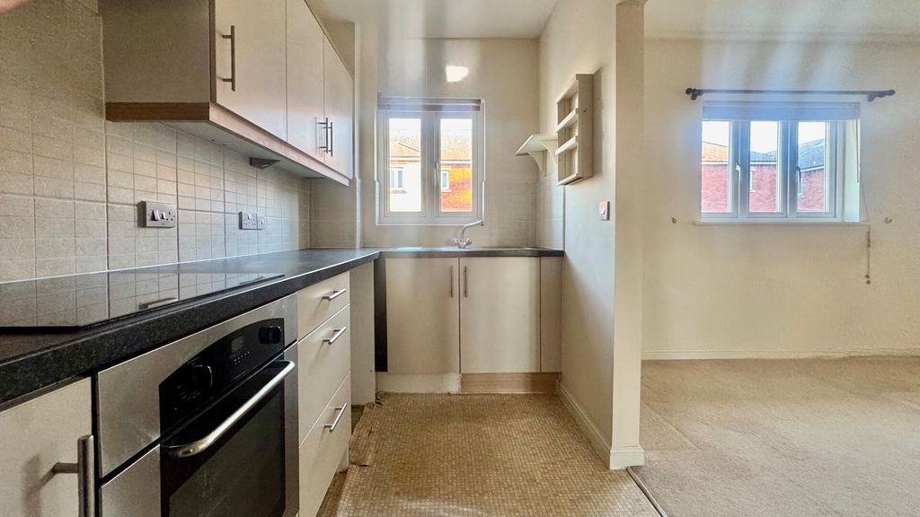 Property photo 3 of 13 Kitchen