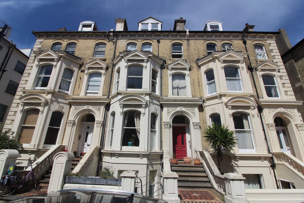 Property photo 1 of 12