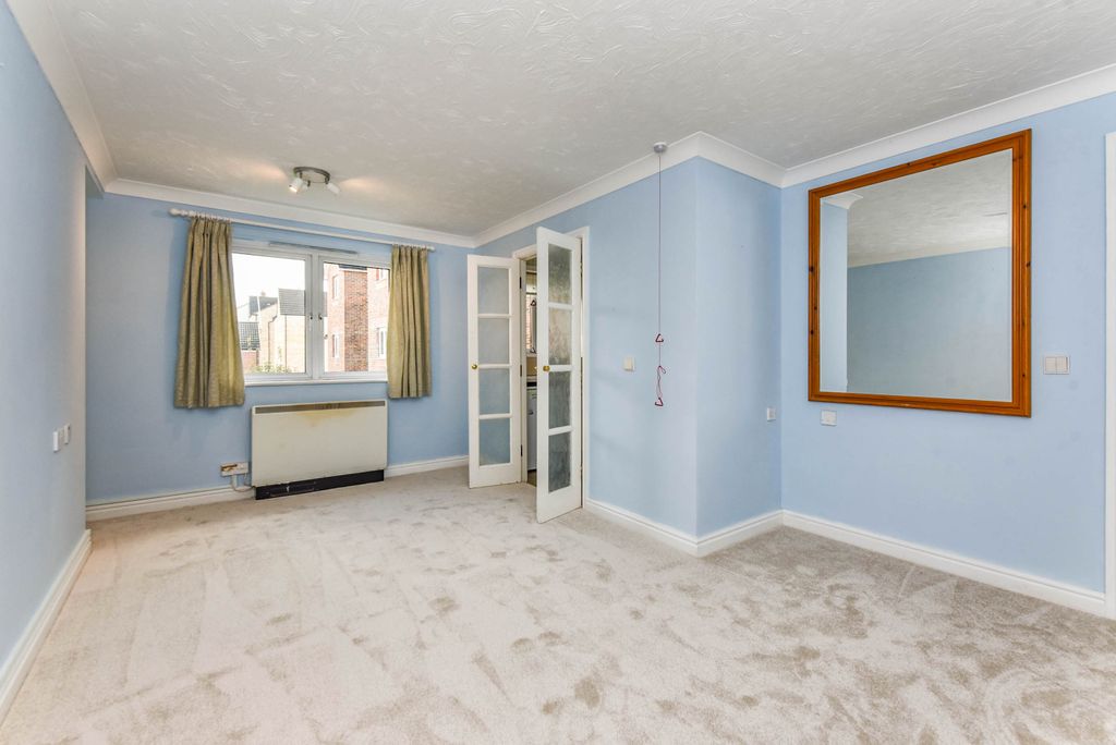 Property photo 3 of 10 Living Room