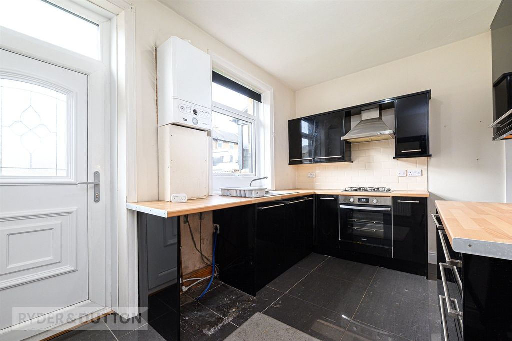 Property photo 2 of 17 Kitchen