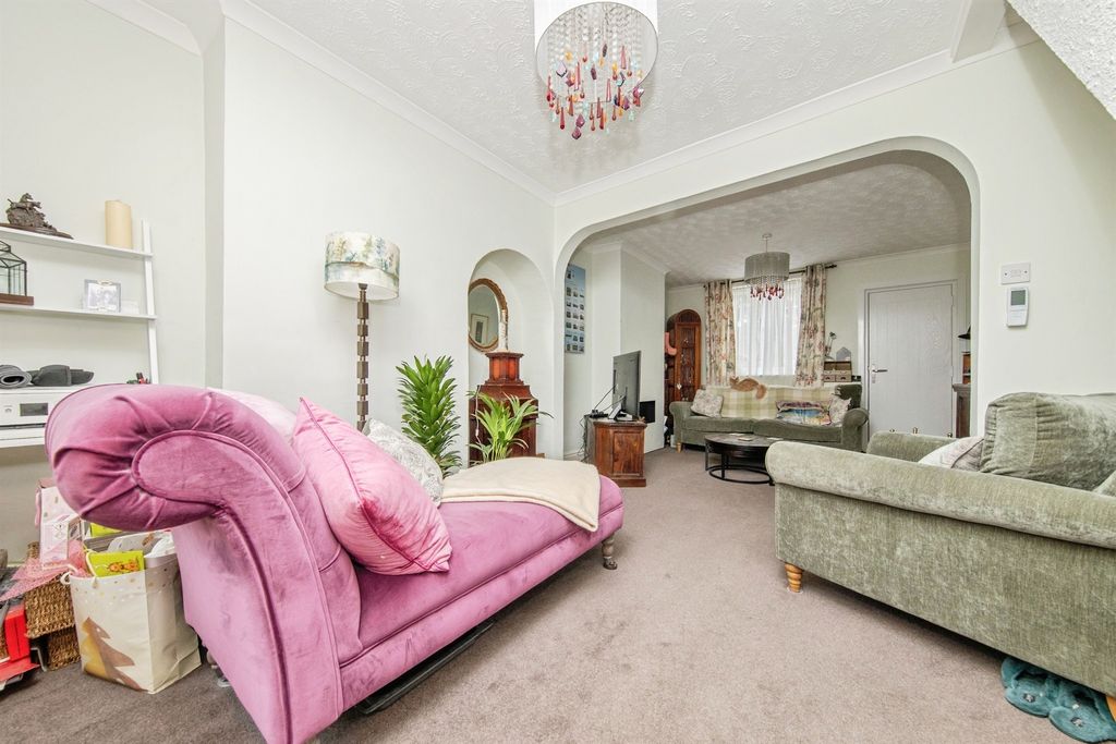 Property photo 2 of 13