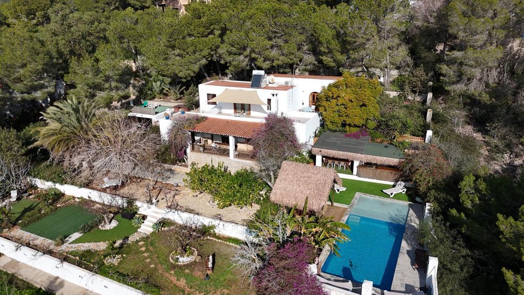 Property photo 2 of 23