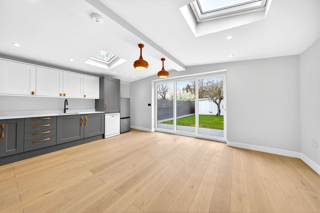 Property photo 1 of 22 Kitchen