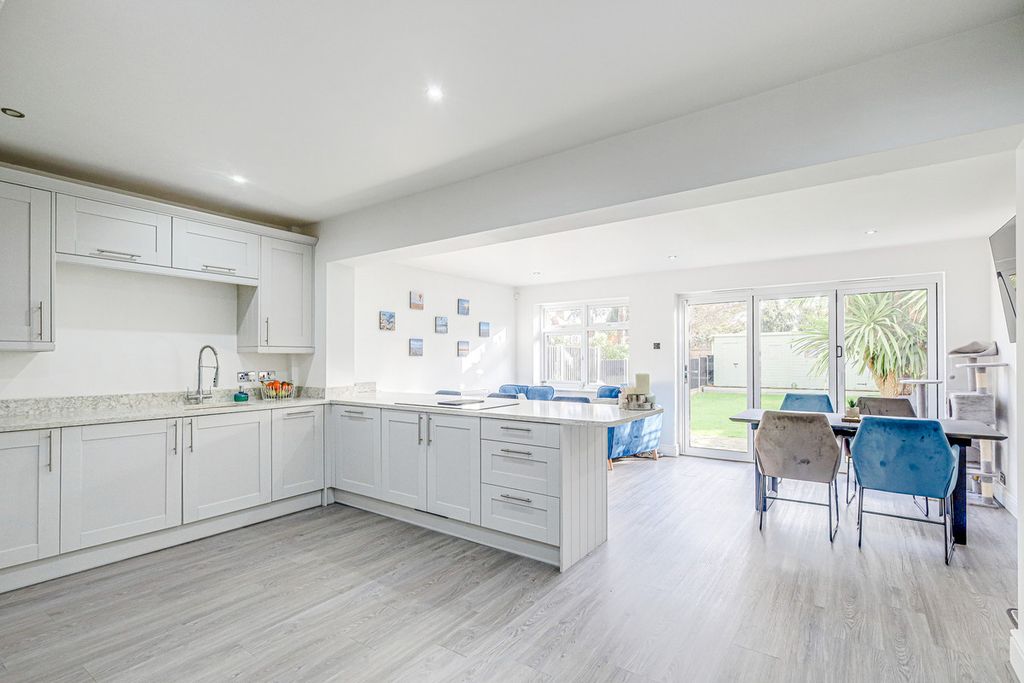 Property photo 2 of 21