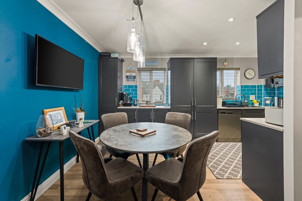 Property photo 3 of 28