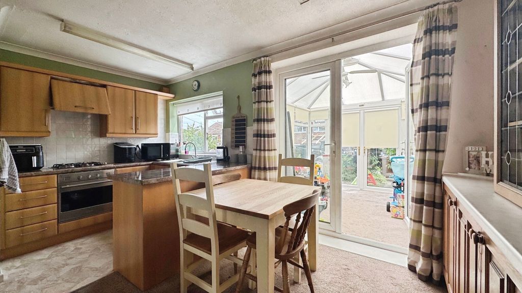 Property photo 3 of 16 66d4c368--47B4-8D42-4D2E533Df9C0-37801-000010Dff36