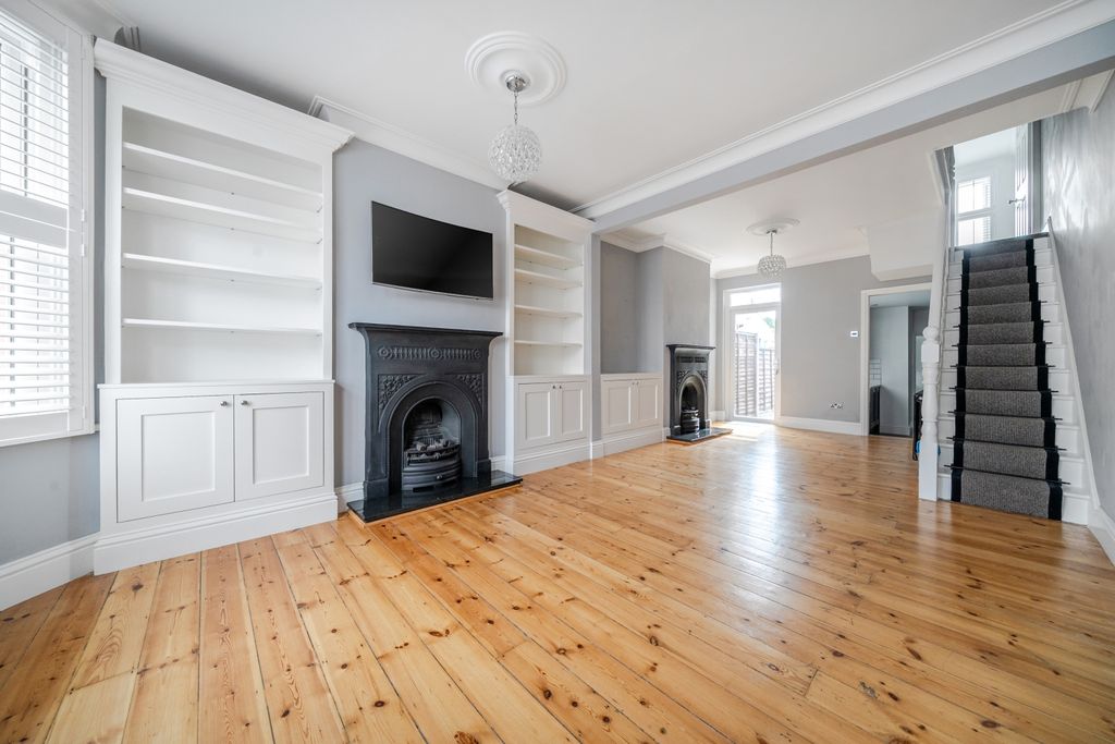 Property photo 3 of 20 Reception