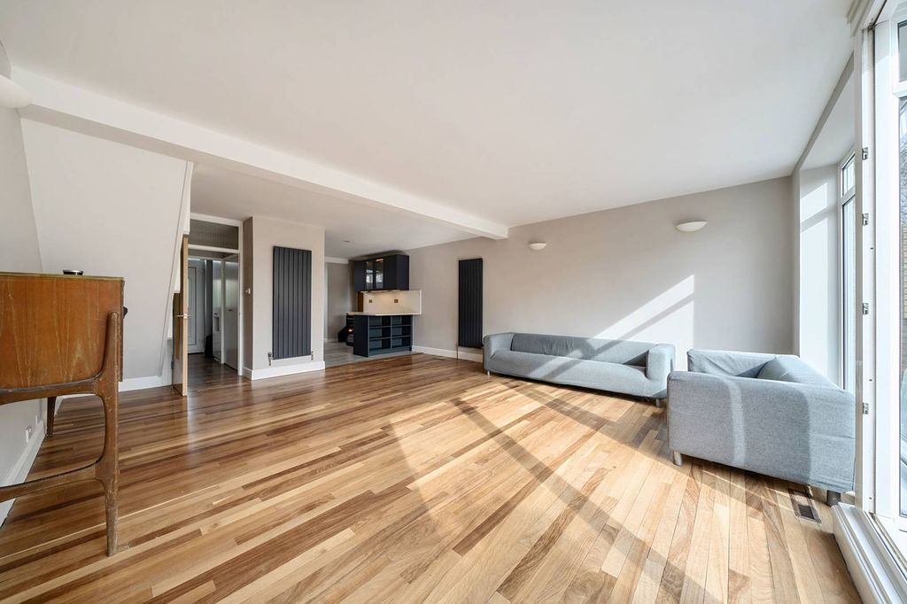 Property photo 2 of 25