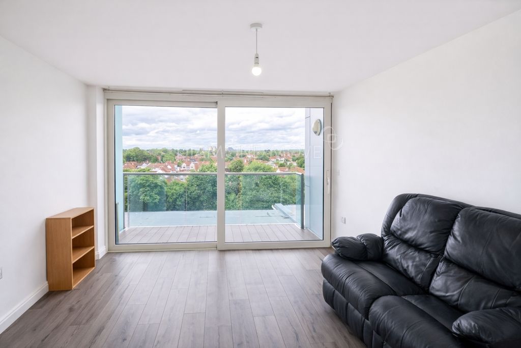 Property photo 1 of 8 Photo 8