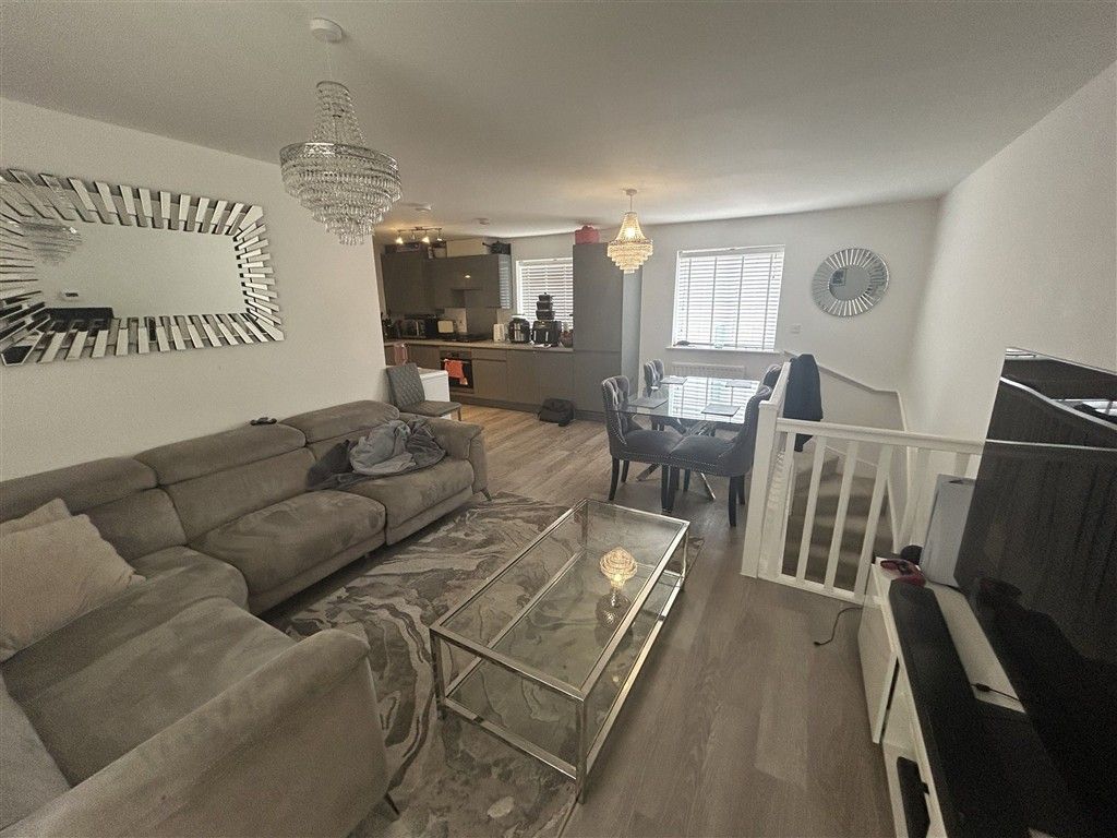 Property photo 3 of 5 Lounge