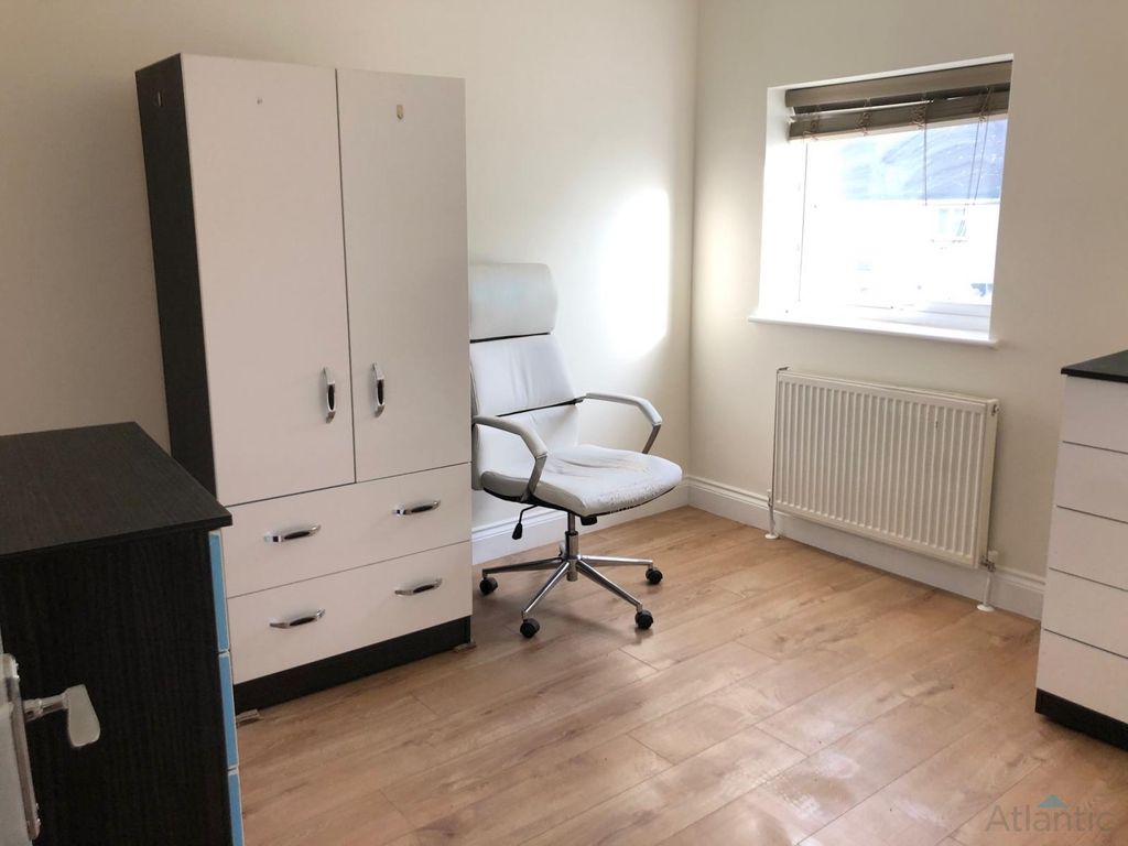 Property photo 3 of 9 Gallery