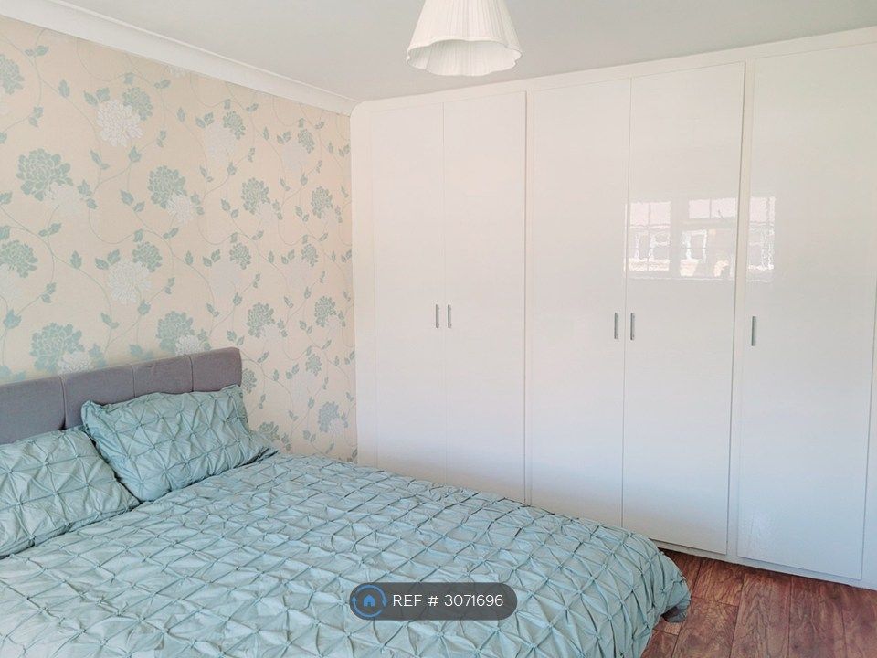 Property photo 2 of 6 Master Room £800