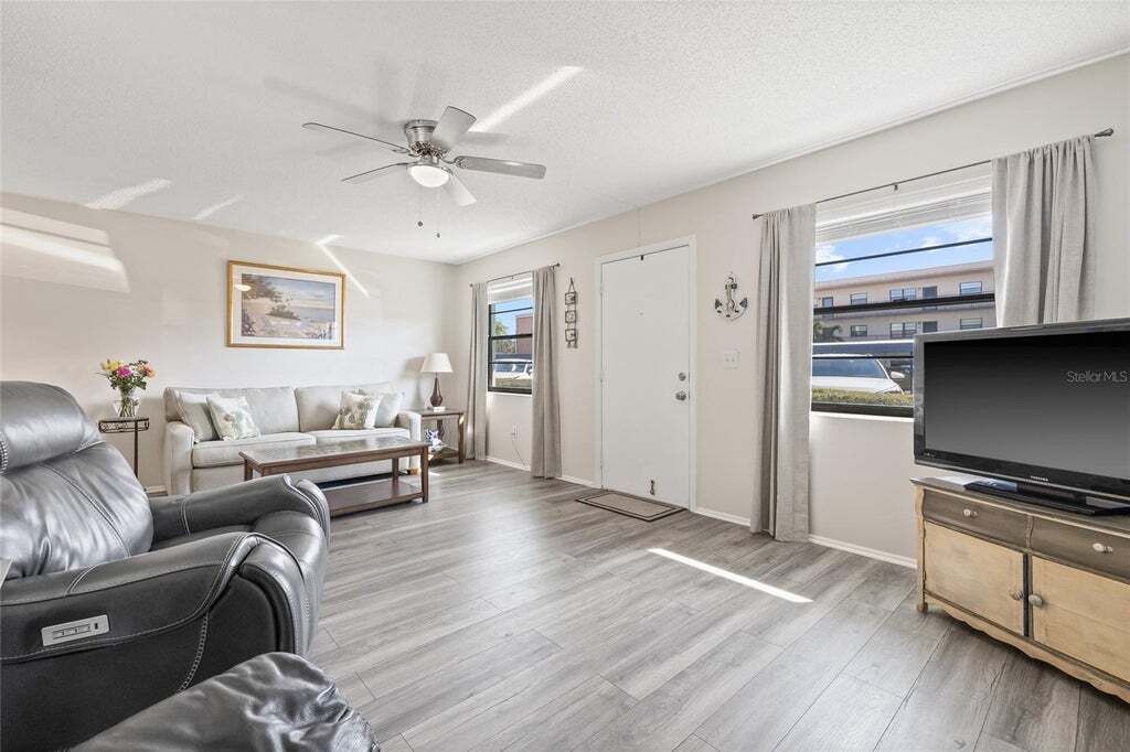Property photo 3 of 20 <Alttext/>