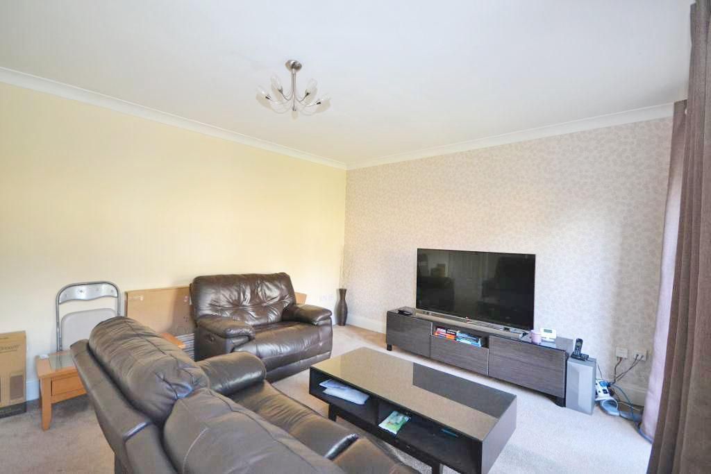 Property photo 3 of 18 Living Room