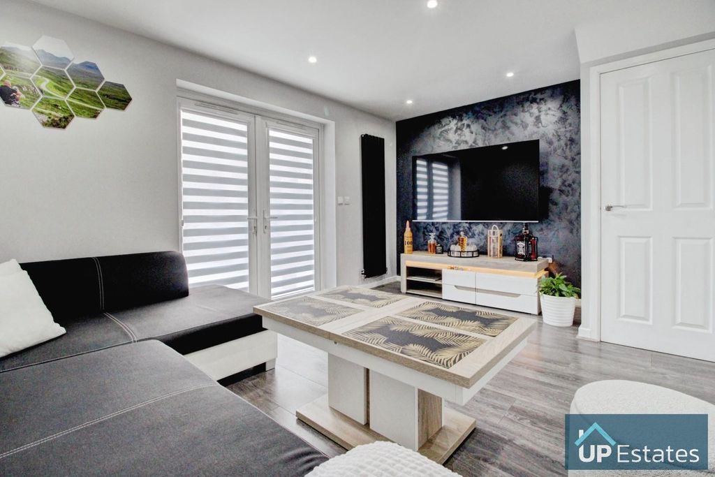 Property photo 2 of 22