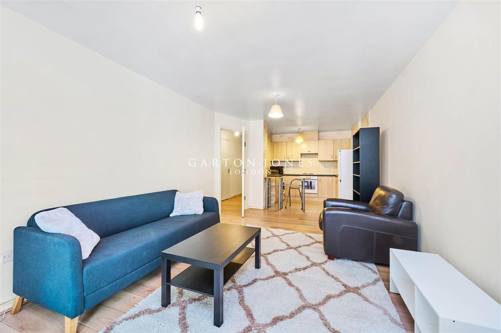 Property photo 3 of 12 Reception