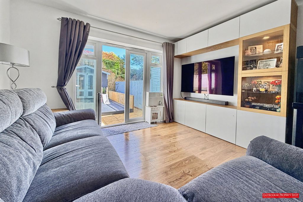 Property photo 3 of 25