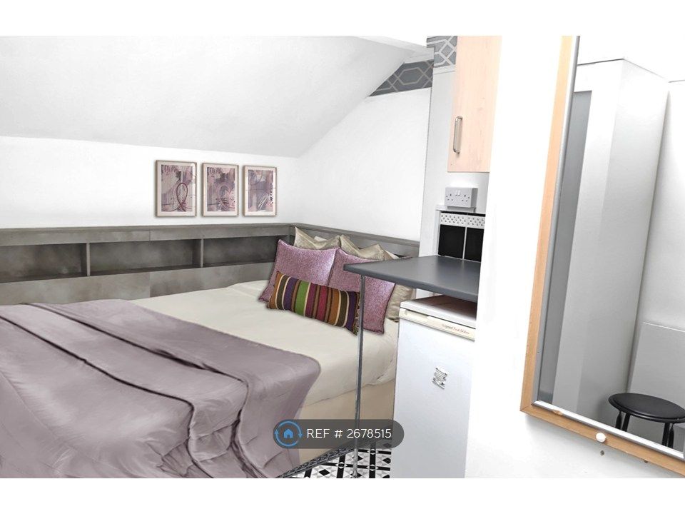 Property photo 3 of 14 Private Bedroom