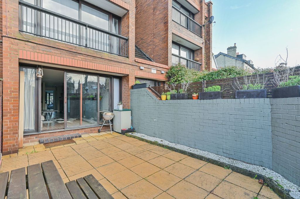 Property photo 3 of 14