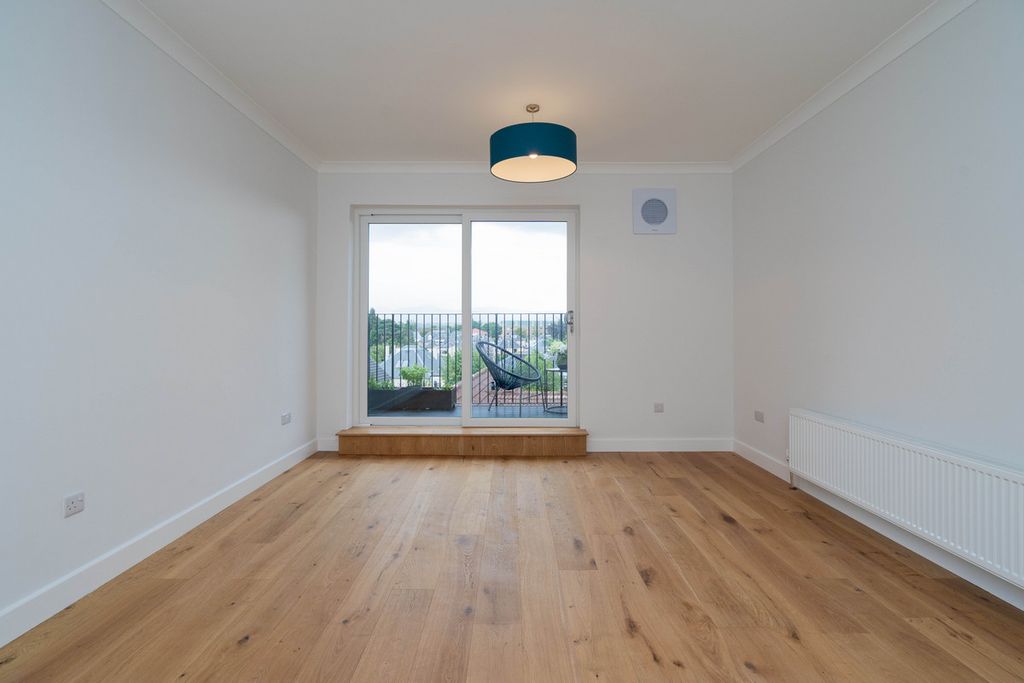 Property photo 3 of 48