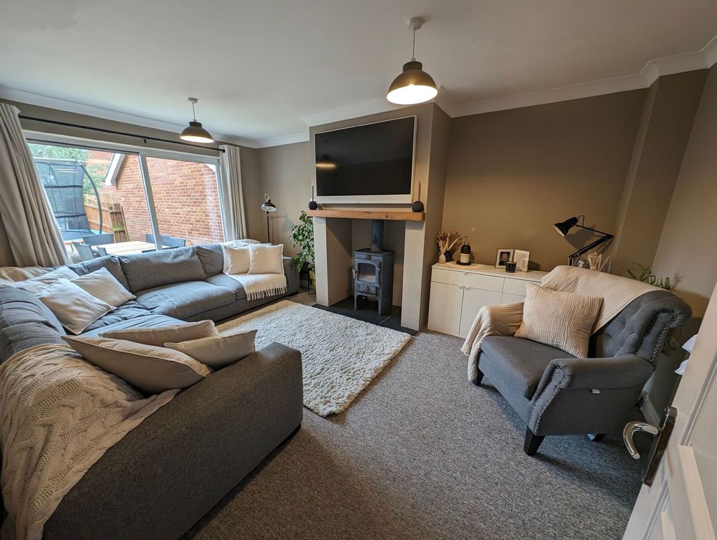 Property photo 2 of 11
