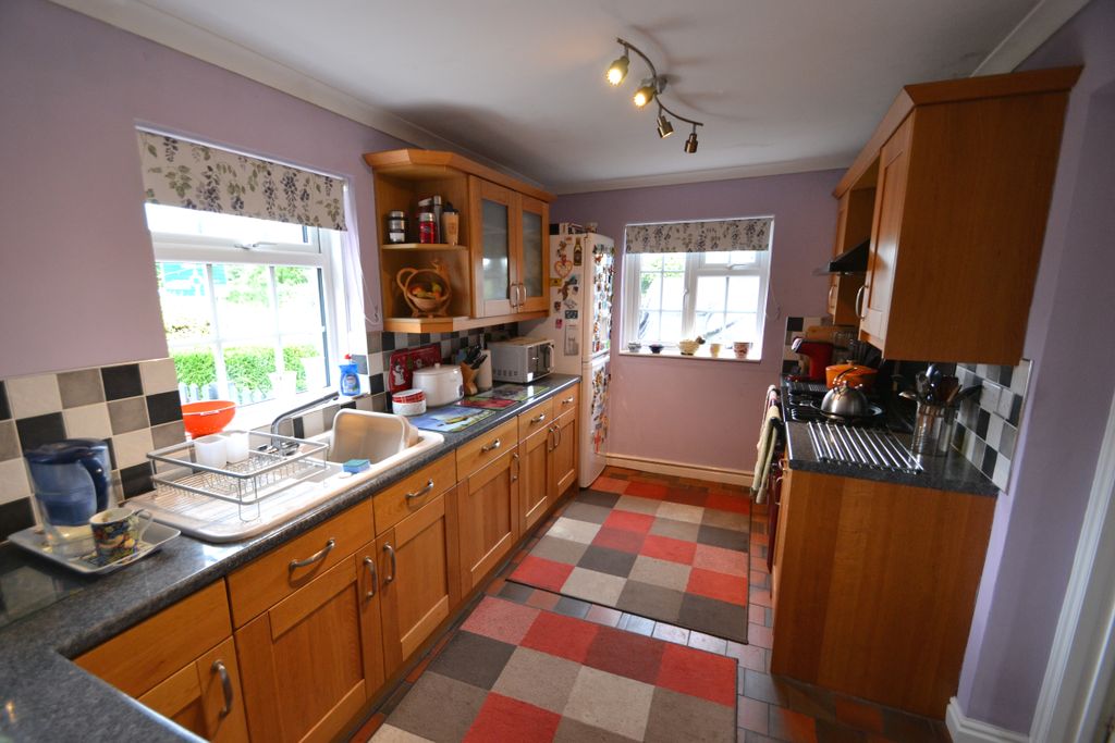 Property photo 3 of 22 Kitchen