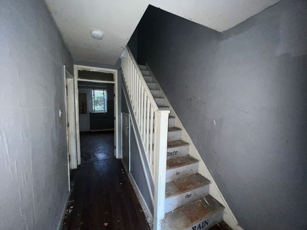 Property photo 3 of 27