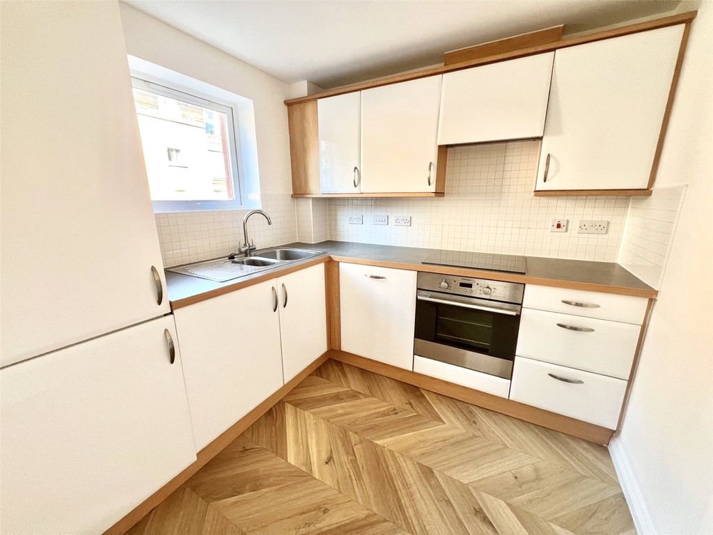 Property photo 2 of 14 Picture No. 12