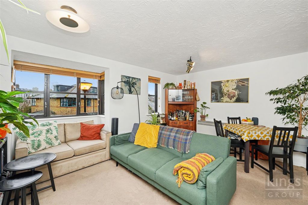 Property photo 1 of 12 Living Room